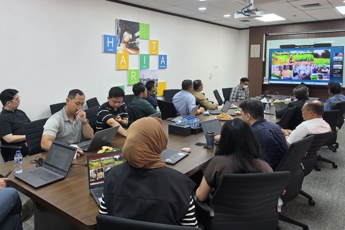 Dalam paparannya, Dr. Irdika Mansur menjelaskan pertimbangan di balik pemilihan jenis tanaman.