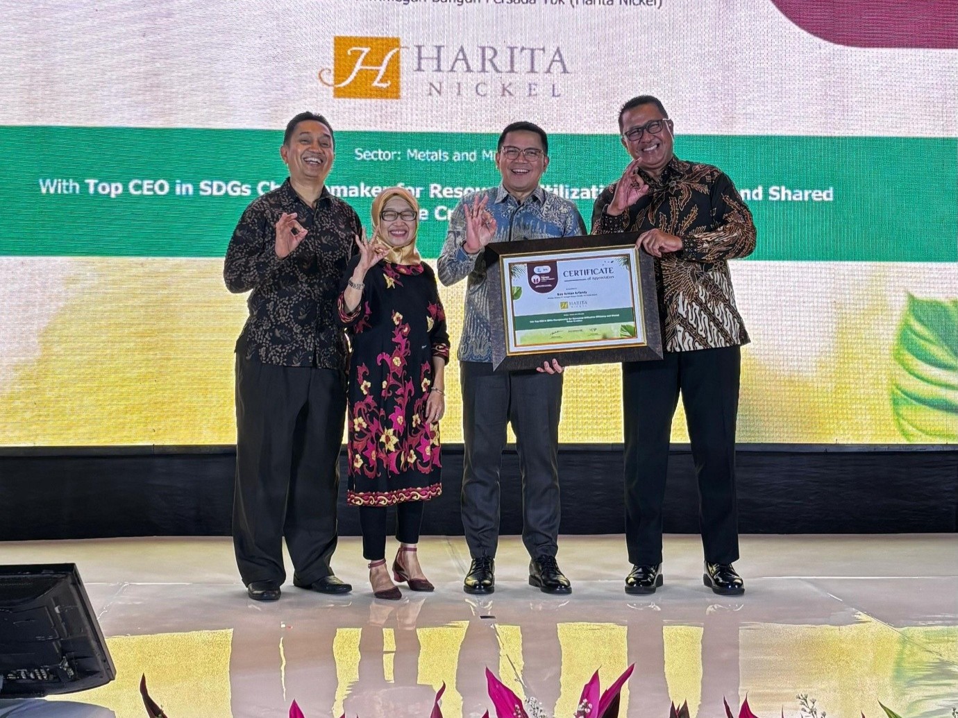Head of External Relations Harita Nickel, Latif Supriadi mewakili Direktur Utama Harita Nickel, Roy Arman Arfandy