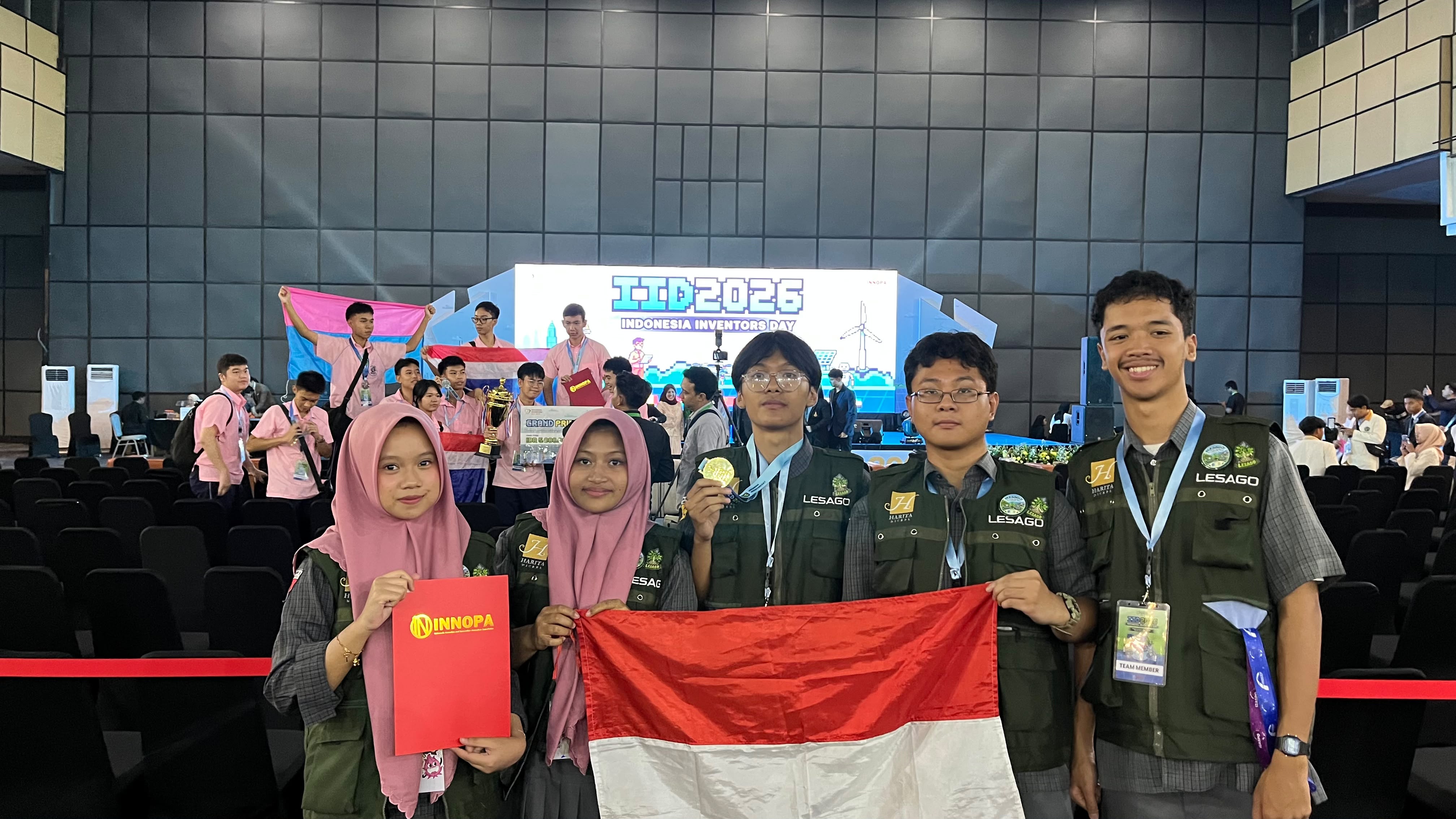 SMA Negeri 10 Surabaya’s gold medal at Indonesia Inventors Day 2026 highlights how industry experience can inspire young innovators.
