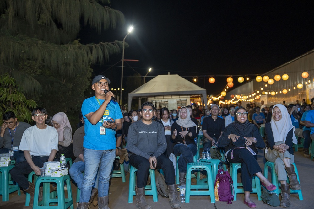 Salah satu peserta mengajukan pertanyaan kepada pembicara dalam sesi diskusi Youth Forum 2025