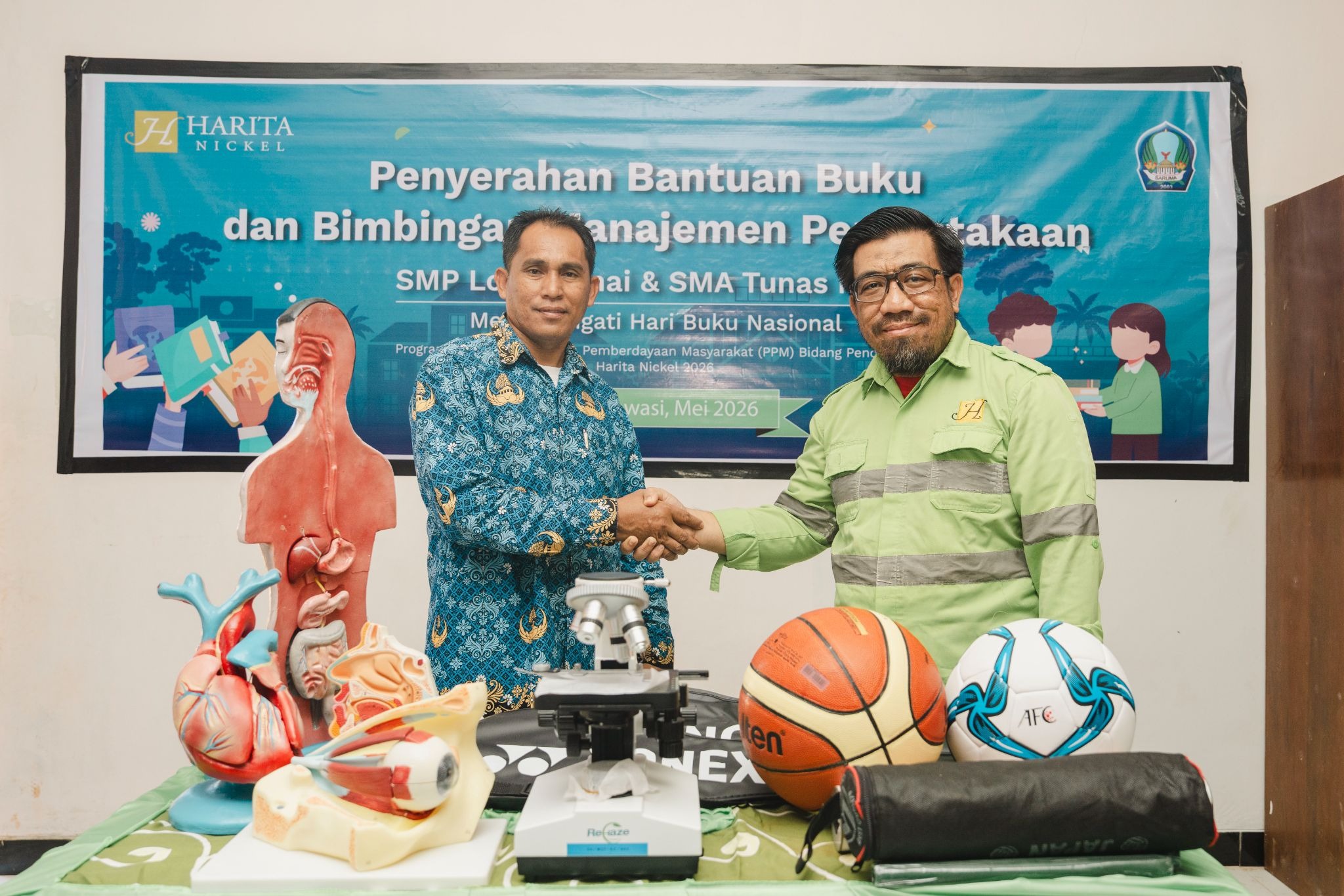 Penyerahan Perlengkapan Pendidikan