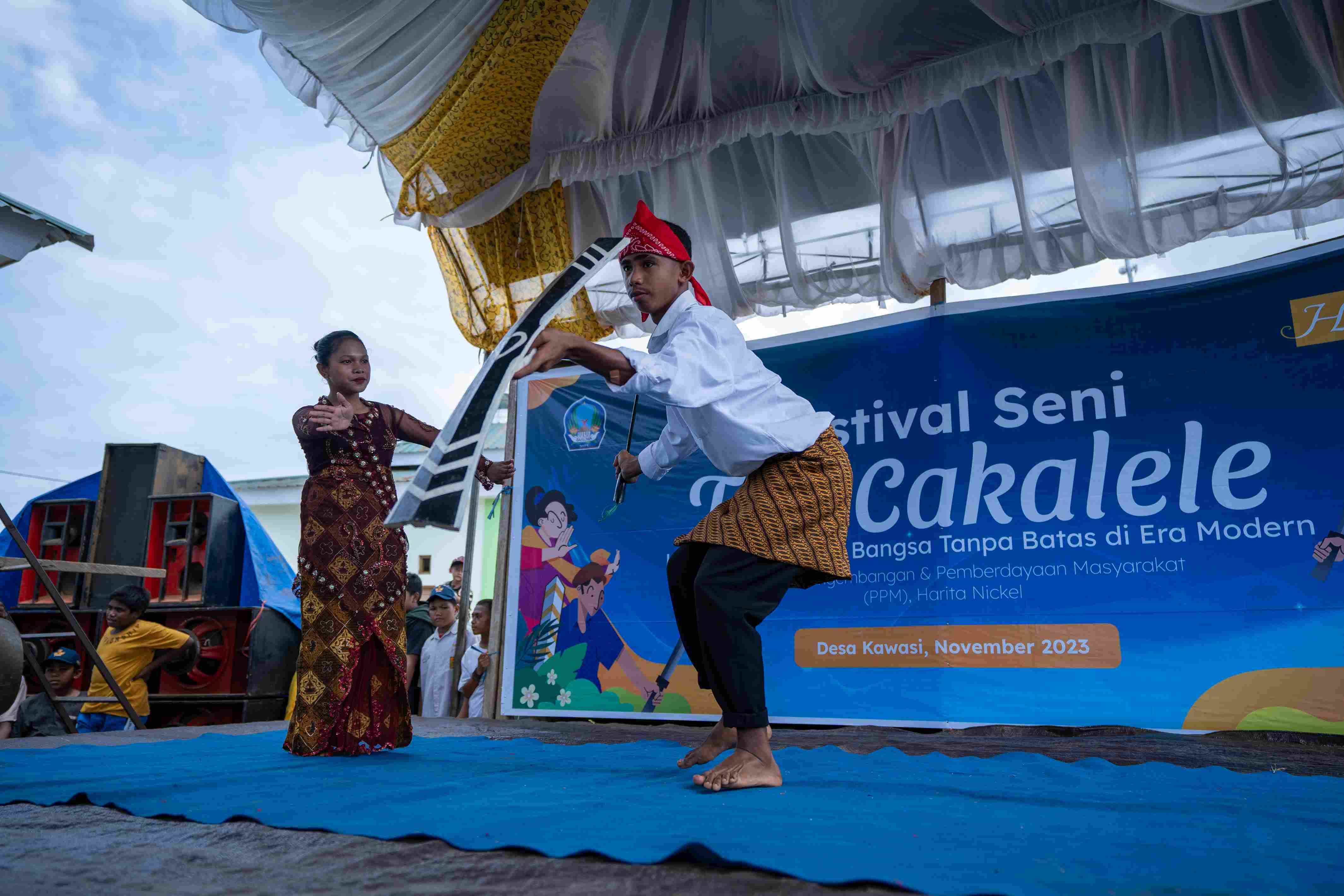 Harita nickel gelar festival seni tari cakalele di desa kawasi 2 Harita nickel gelar festival seni tari cakalele di desa kawasi 2